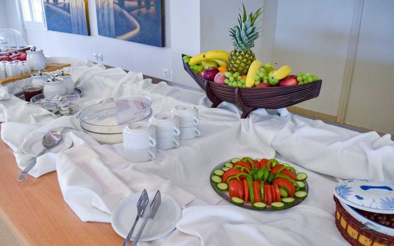 Junior Hotel Iria Luaran gambar